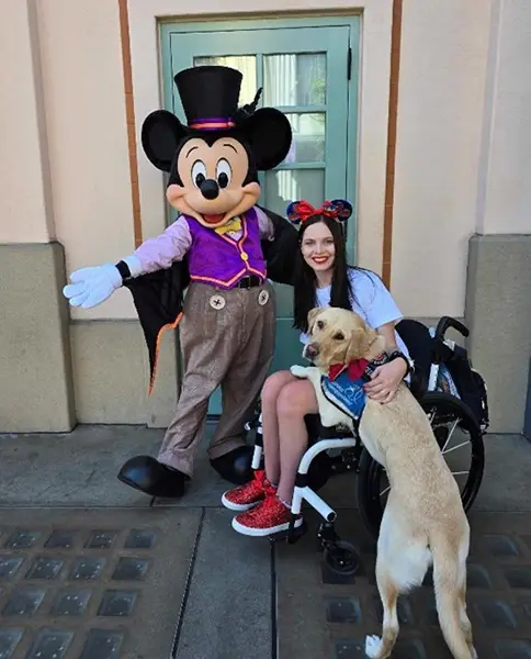 Aspen and Jojo meeting Mickey