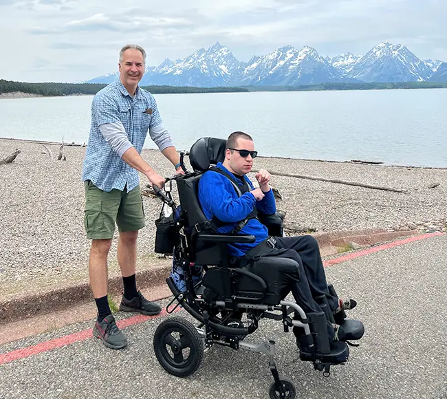 Lauren using her QUICKIE Q50 R Carbon power wheelchair